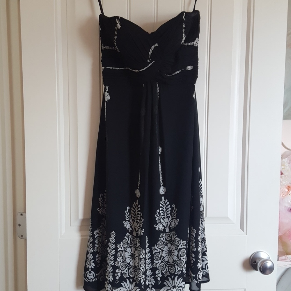 Women's strapless dress